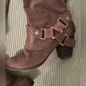 💜Grey Fergie Boots